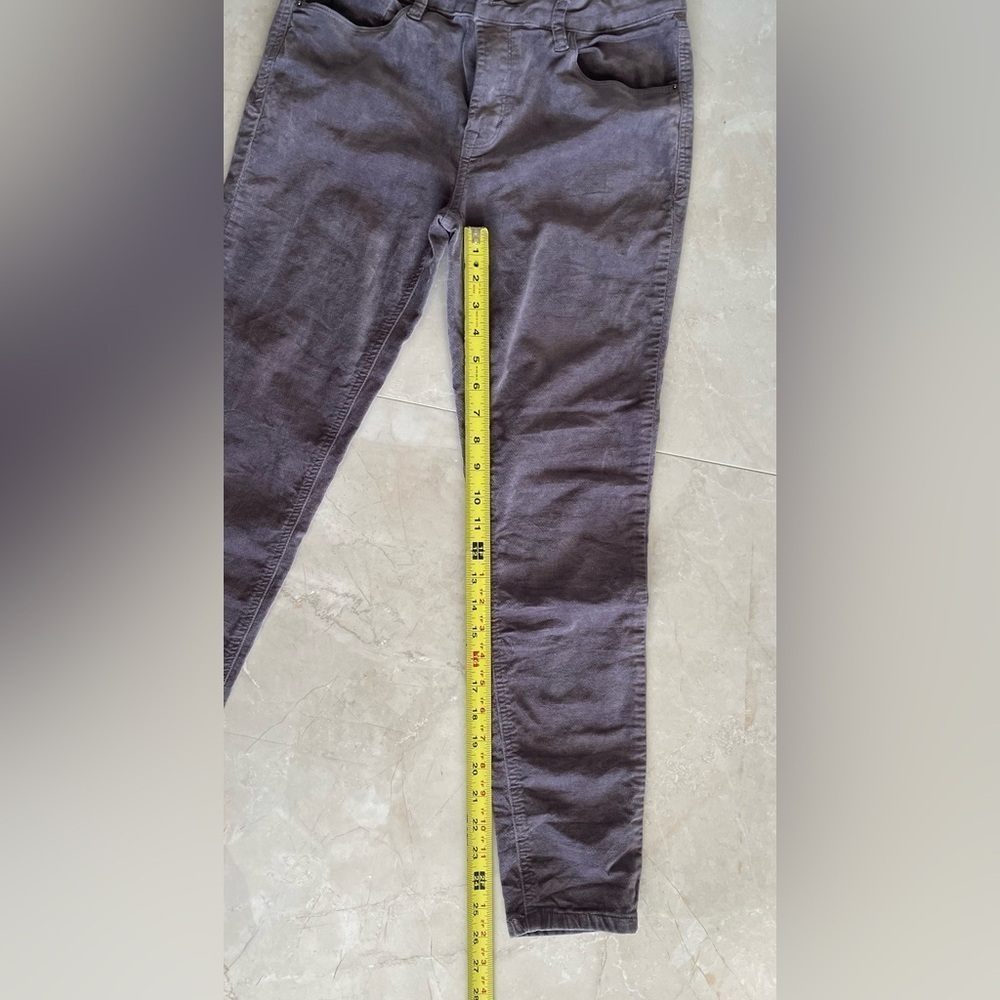 KENSIE Women’s Jeans Size Photos Grey Zip Fly Closure Straight Velvet Mid Rise - Picture 2 of 7